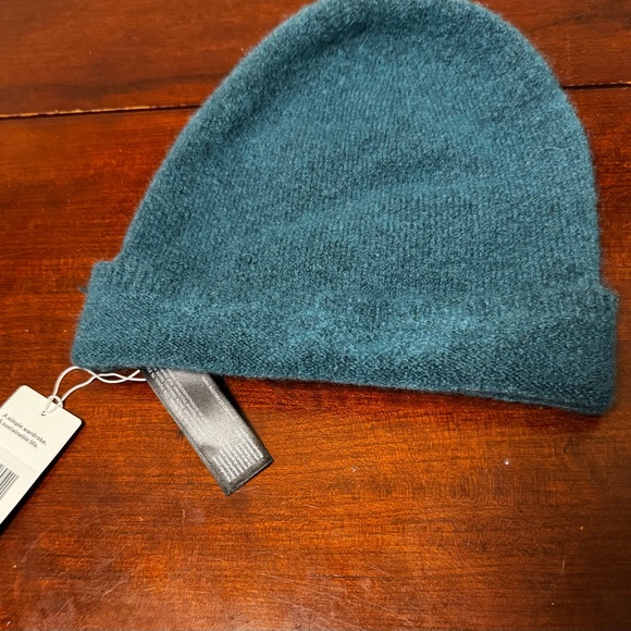 Eileen Fisher Cashmere Silk Boucle Bliss Hat Beanie - Picture 2 of 11